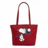 ستحقق مجموعة العطلات الجديدة التي تحمل موضوع Snoopy من Vera Bradley أحلامك بشأن الفول السوداني