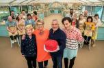 كرر موضوع Bake Off الأسبوعي أو التحدي الفني من متجر Amazon's Get Baking