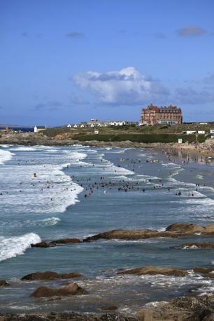 شاطئ ركوب الأمواج fistral ، مدينة نيوكواي مقاطعة كورنوال إنجلترا