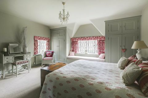 Windmill House - Arkley - Hertfordshire - bedroom - Knight Frank