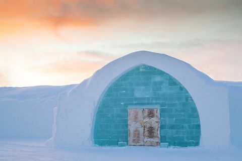 icehotel 33 شروق الشمس