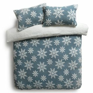 طقم مفرش سرير من Argos Home Christmas Snowflake من الصوف - مفرد