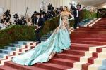 كان فستان Met Gala من Blake Lively مستوحى من الهندسة المعمارية لمدينة نيويورك