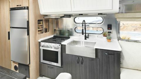 airstream x مقطورة الحظيرة الفخار