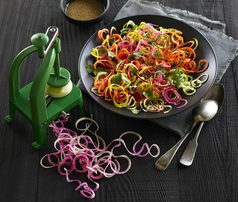 Spiralizer وسلطة لولبية على الأسود