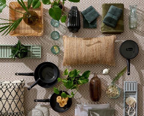 dunelm اختيار واعي flatlay