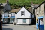 كوخ Port Isaac الصياد بجانب صيدلية Doc Martin معروض للبيع