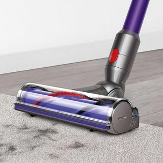 مكنسة كهربائية Dyson V8 الحيوانية مجدد