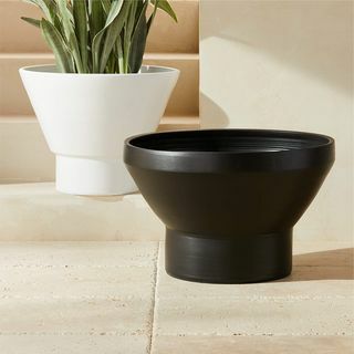 PAVILION BLACK & WHITE PLANTERS