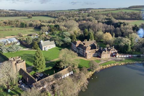 جناح بحاجة إلى تجديد في قلعة lullingstone للبيع